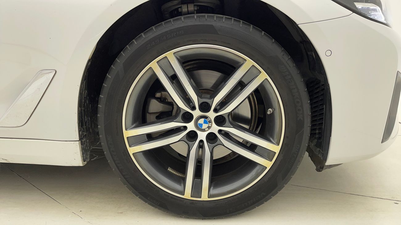 بي أم دبليو 520i JOY EDITION 2 | بدون دفعة مقدمة | اختبار القيادة في المنزل