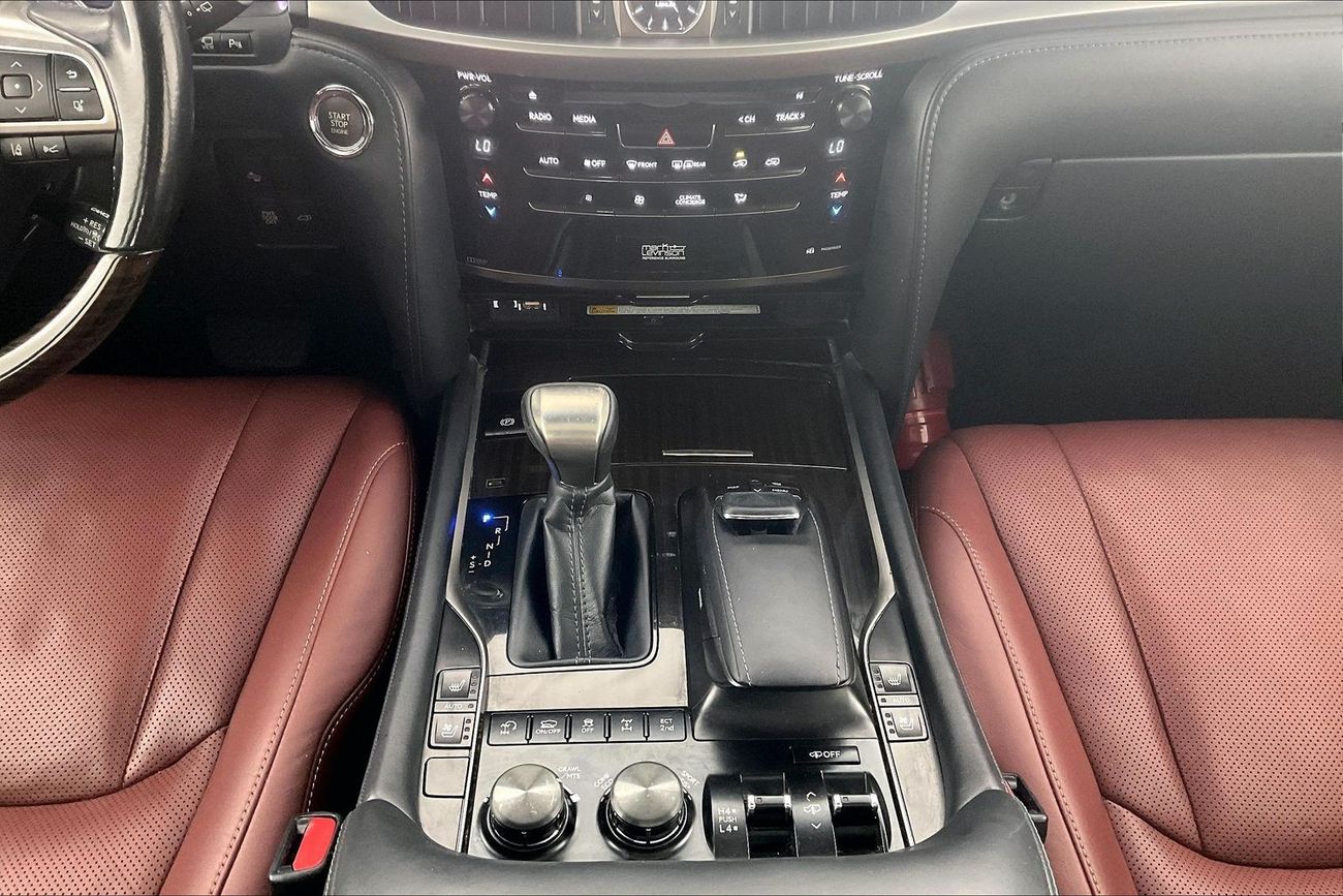 Lexus LX 570 Platinum | National Day Celebration | Guaranteed Warranty | 0 Down Payment