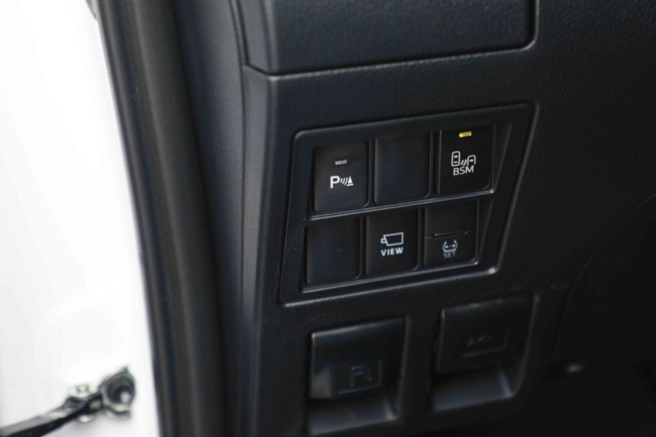 Toyota Hilux 2025 TOYOTA HILUX ADVENTURE 4.0 - PLATINUM WHITE PEARL inside BLACK | Export Only