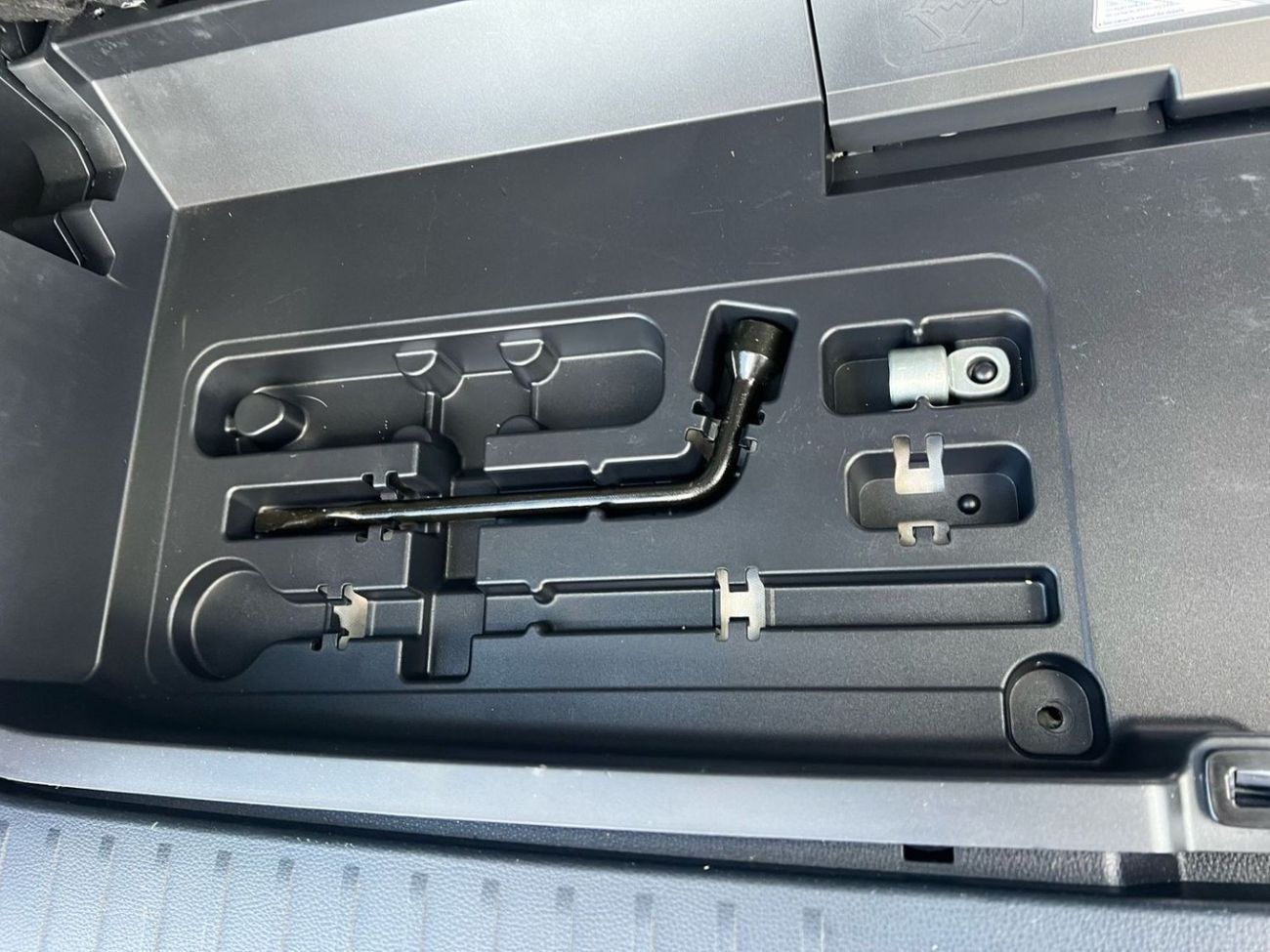 تويوتا هايلاندر 2022 TOYOTA HIGHLANDER XLE   3.5L V-6 //   4 WHEEL DRIVE 4X4 // SUNROOF //  PUSH START   // LEATHER