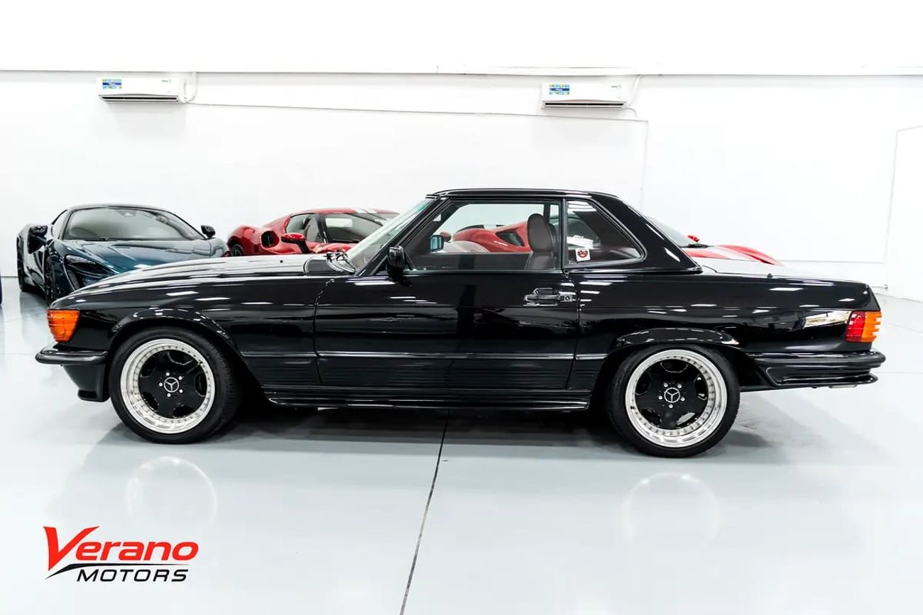 مرسيدس بنز SL 560 Mercedes 560 SL AMG Kit | Fully Rebuilt | Collector Grade