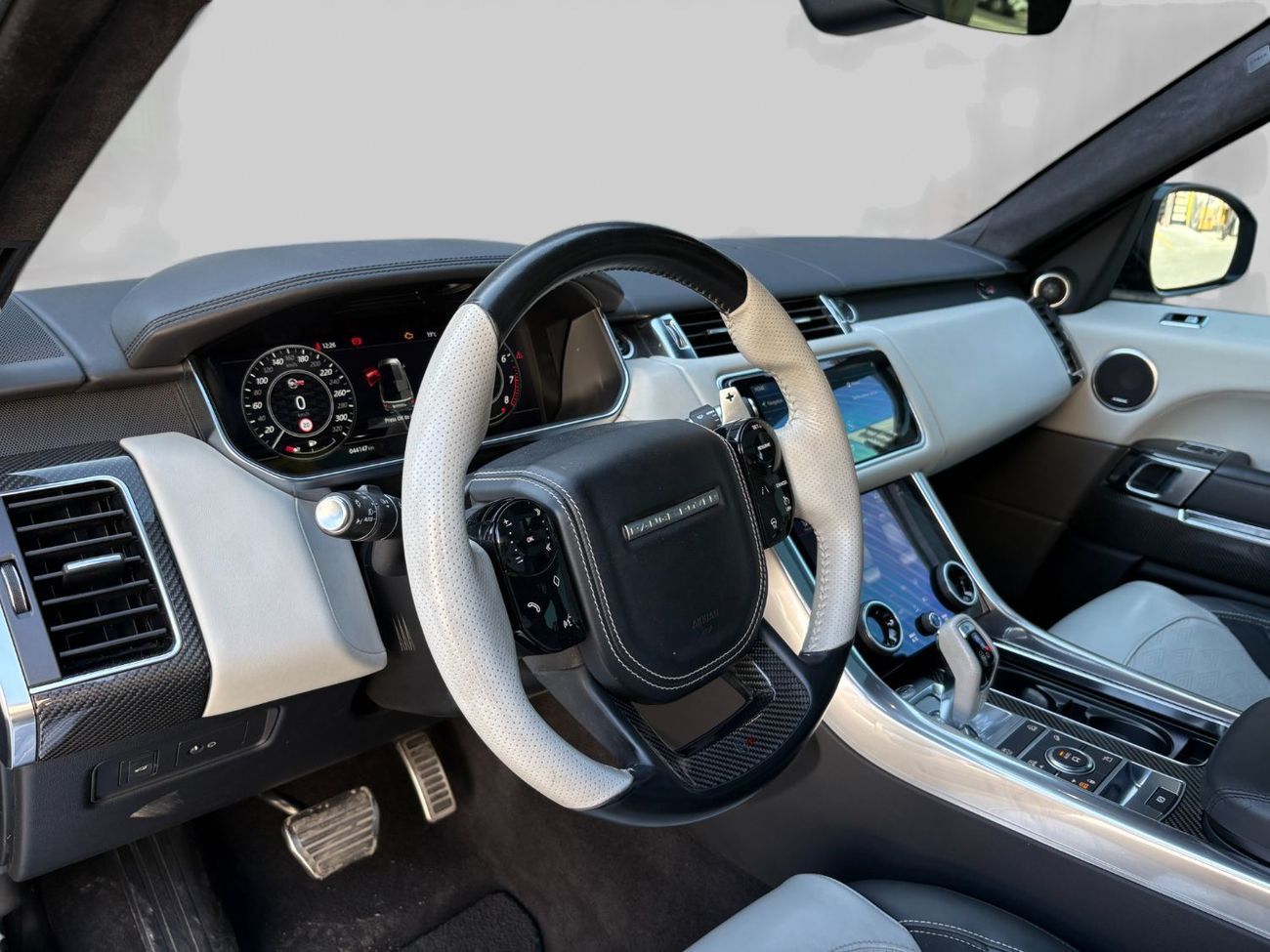 لاند روفر رينج روفر سبورت SVR Carbon Edition 5.0L V8 SC A/T | 2022 | AED 4,000 per month