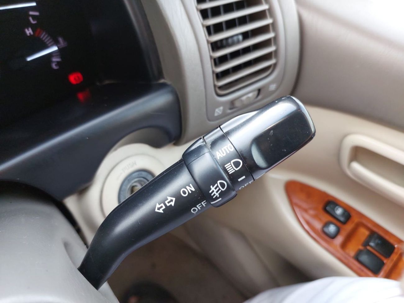 تويوتا لاند كروزر TOYOTA LAND CRUISER SUV RHD 2005 MODEL 4.2 L DIESEL AUTOMATIC(PM27948)