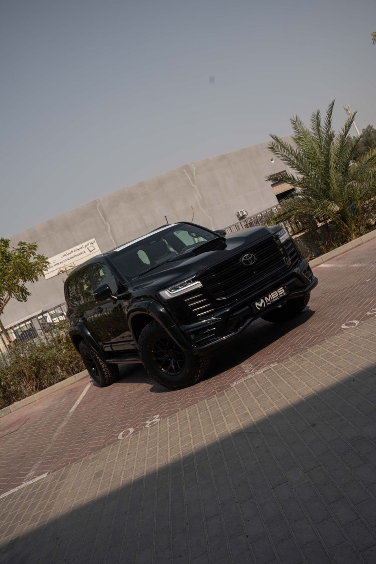 تويوتا لاند كروزر VXR WITH MBS AUTOBIOGRAPHY SEAT AND OFFROAD EDITION , ROOF STAR LIGHT