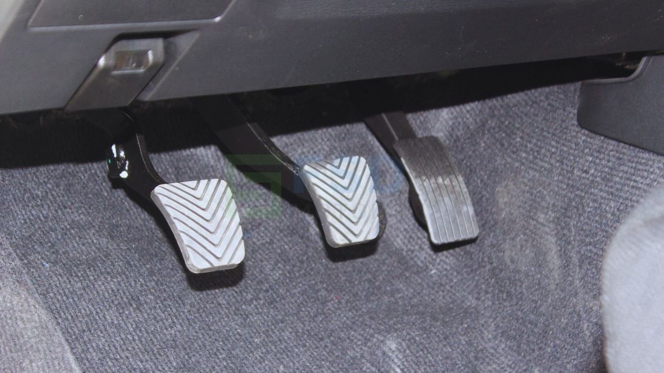 Mitsubishi L200 Mitsubishi L200 2.4L Petrol GLS DCAB 4WD 5MT Chrome Package MY-2025