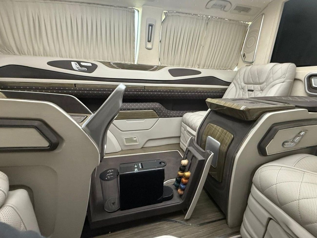 مرسيدس بنز V 250 2.0L in LEFT HAND DRIVE (LOCAL)