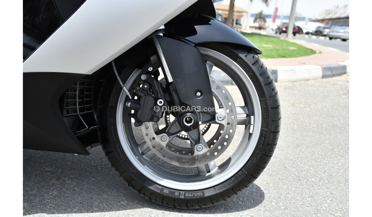 BMW 650i C650 GTSPORTS- 2018 - GCC SPECS - SCOOTER -