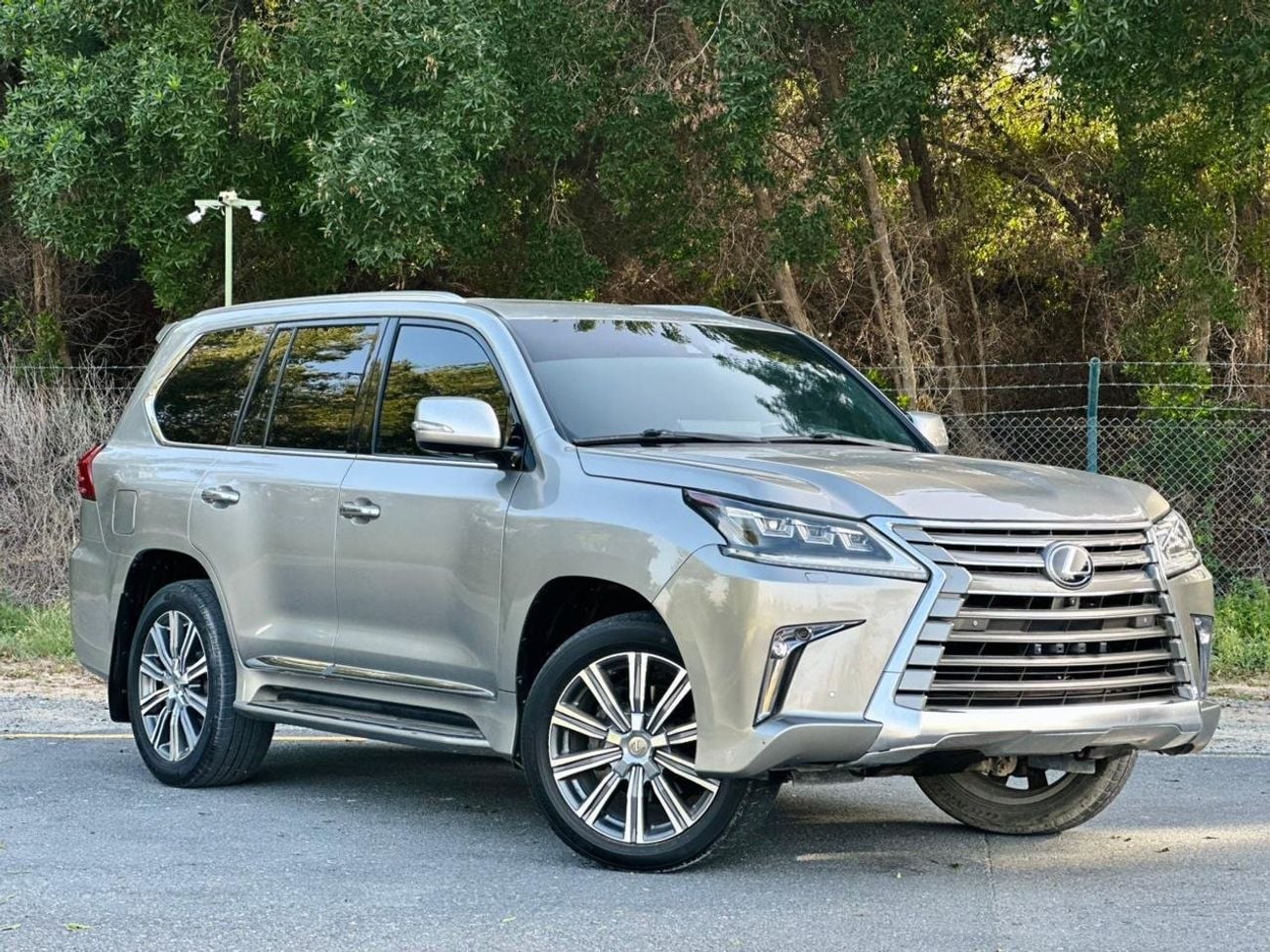 Lexus LX570 Lexus LX 570 Platinum premium petrol V8 full loaded
