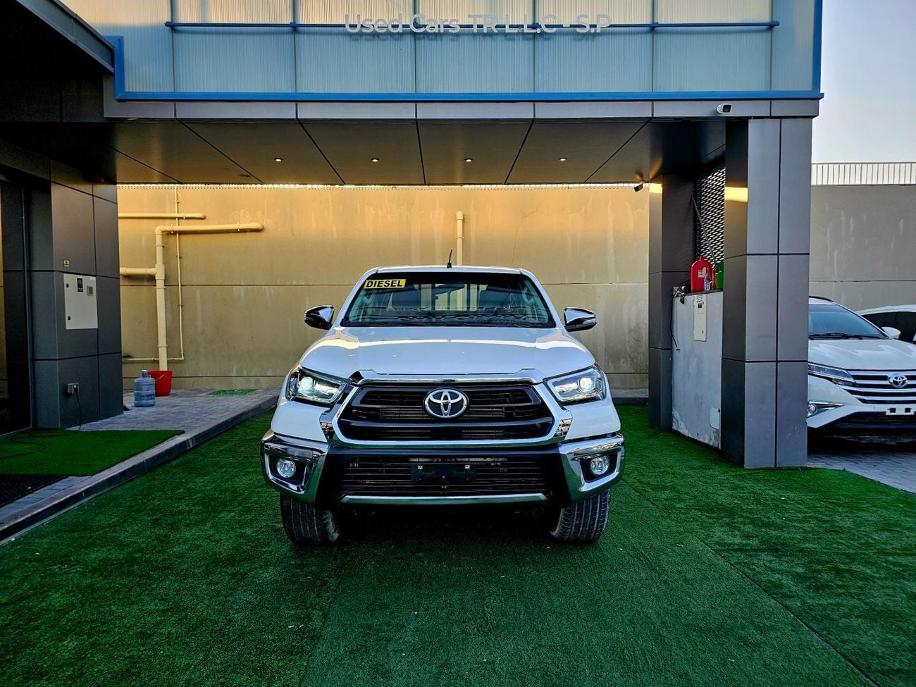 تويوتا هيلوكس SGLX HILUX DIESEL / AUTOMATIC / WIDE BODY/ AUTO WINDOWS / FULL OPTION