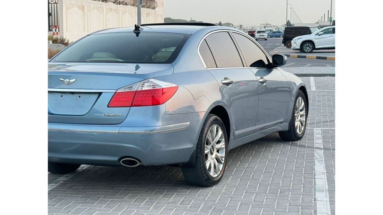 هيونداي جينيسس بحالة ممتازة من الداخل و الخارج