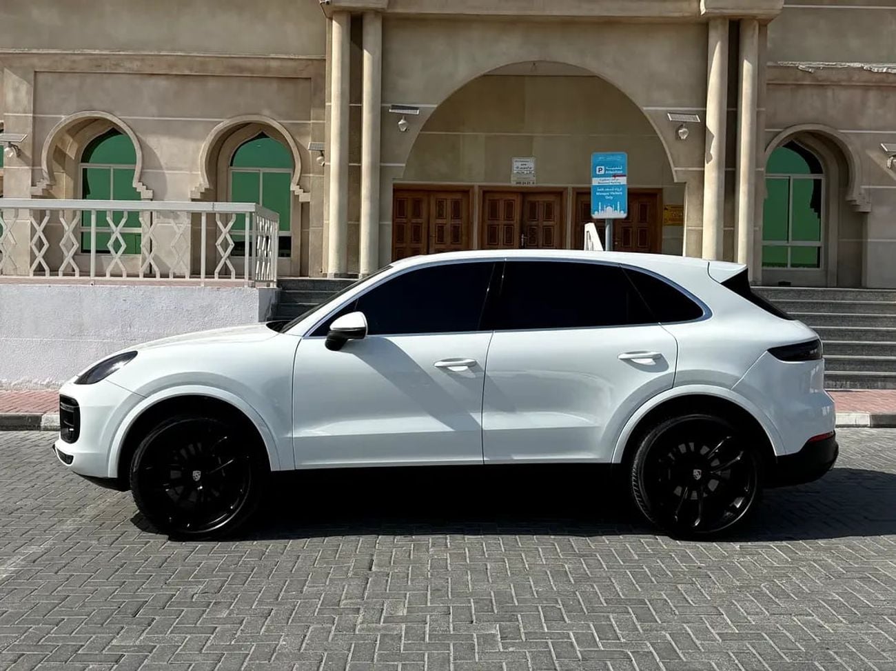 Porsche Cayenne STANDARD LOW MILEAGE + 1 YEAR SERVICE CONTRACT