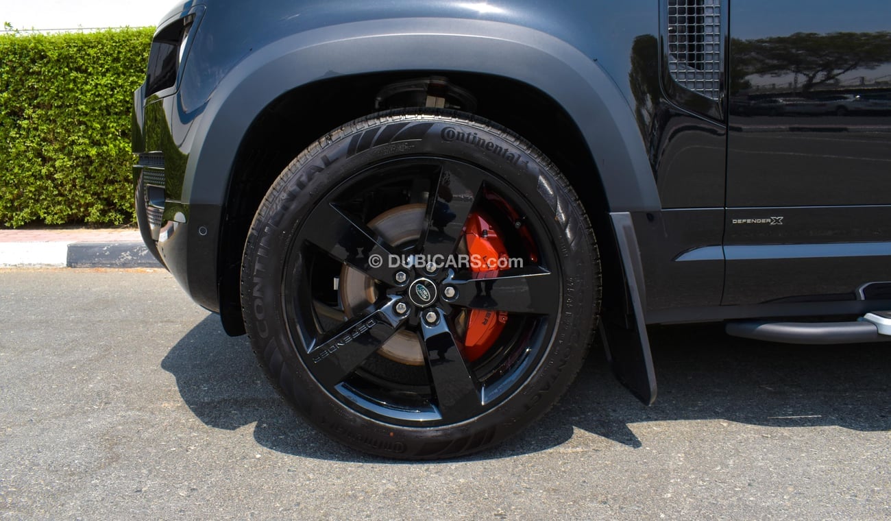 لاند روفر ديفندر 110 Pure X 3.0L P400 | Black Pack Edition | 2023