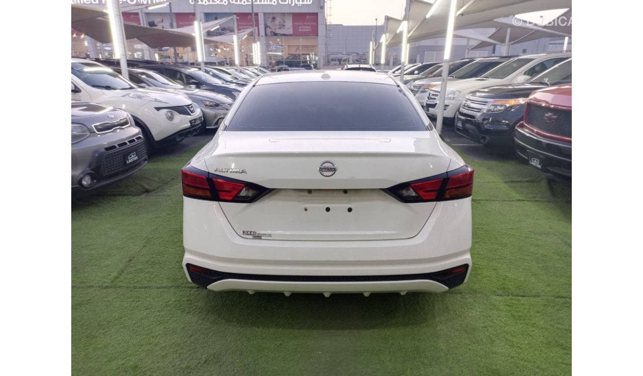 Nissan Altima 2019 model, radar, fingerprint, cruise control, sensor wheels, in excellent condition, you do not ne