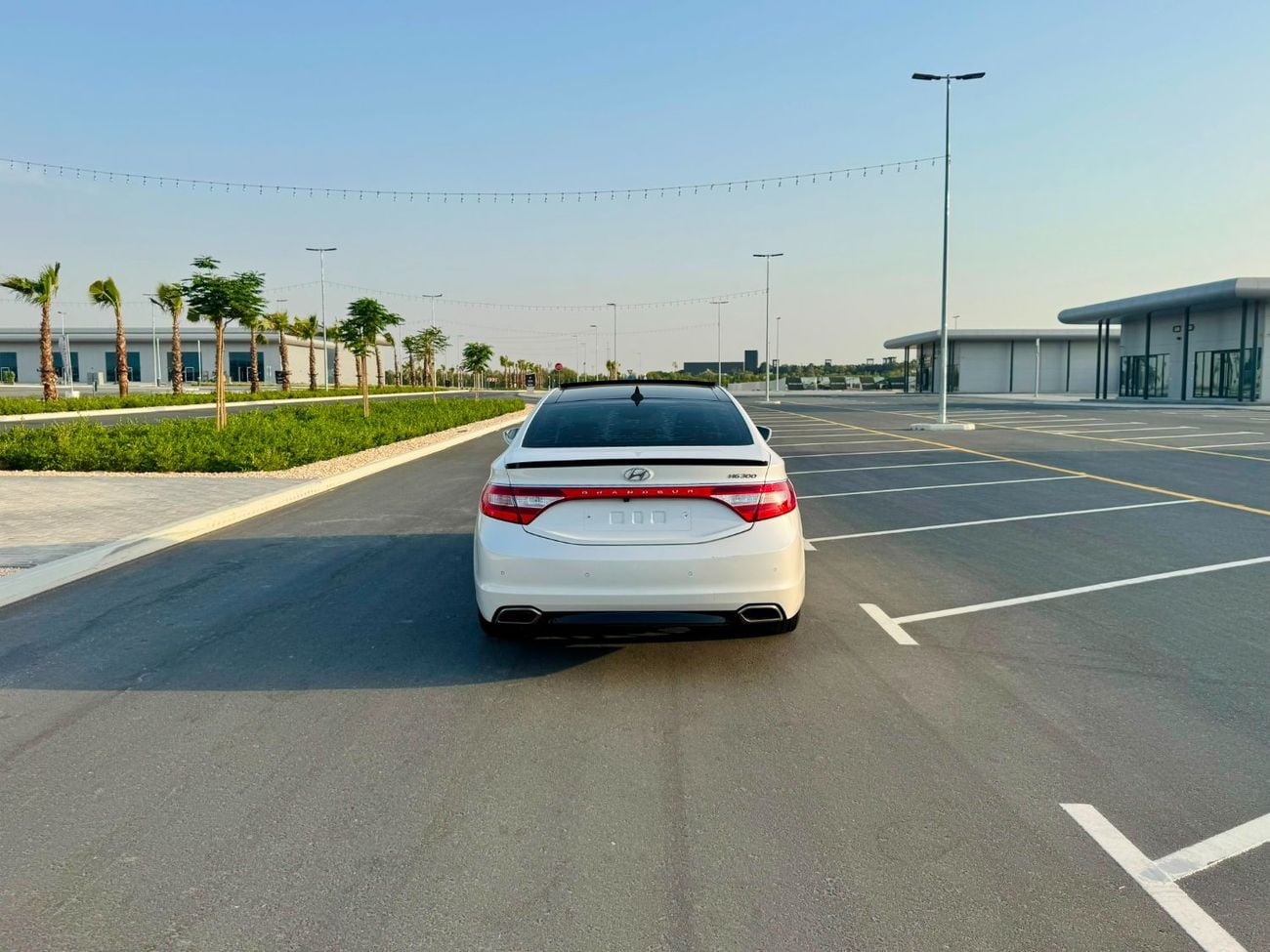 Hyundai Grandeur STD (NON GCC) Hyundai Grandeur / Azera 2015 New Shape | Top Line | Korean Specs | Clean Title