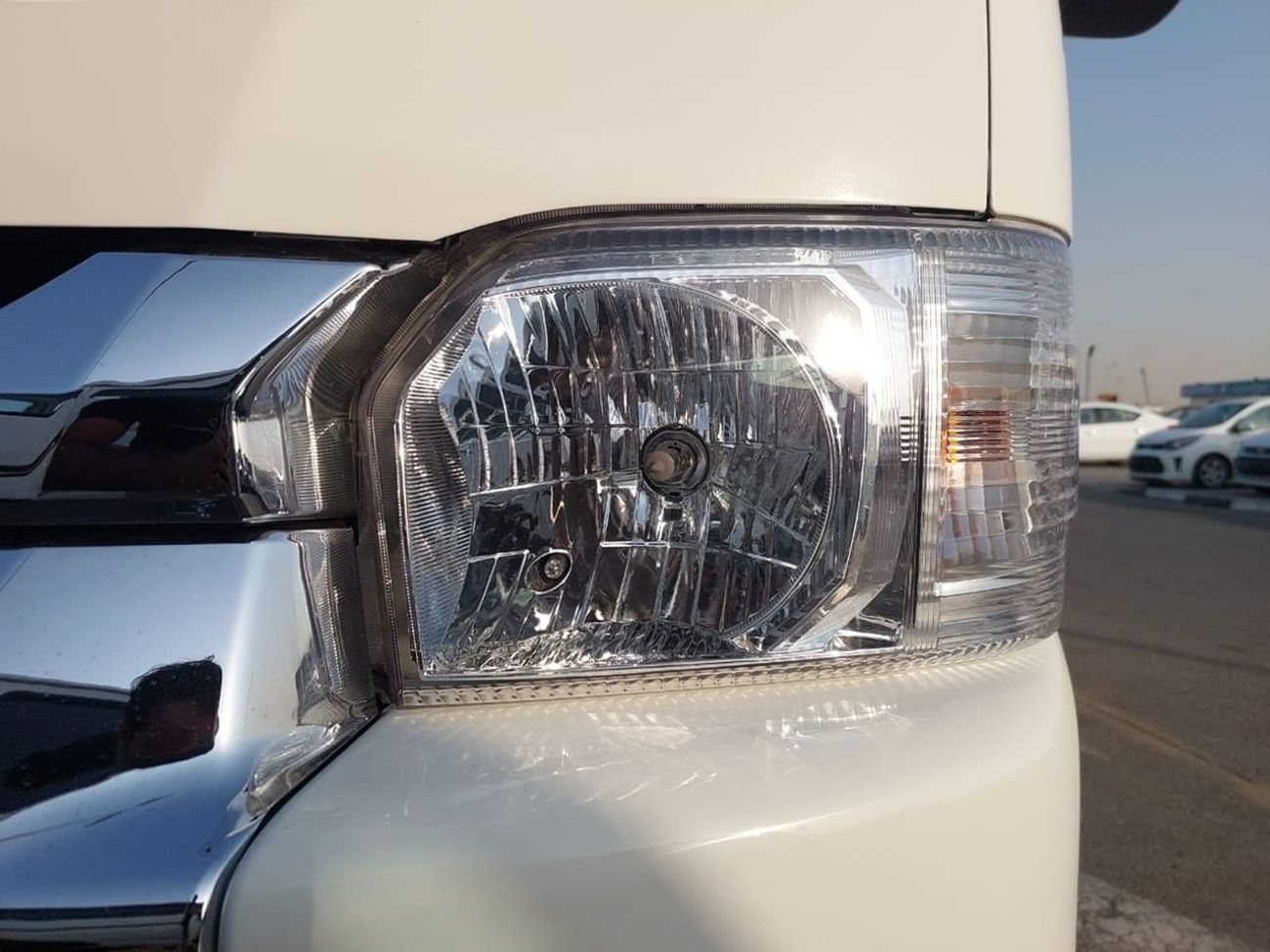 تويوتا هاياس TOYOTA HIACE COMMUTER VAN RHD 2015 MODEL 3.0 L DIESEL AUTOMATIC(PM22809)