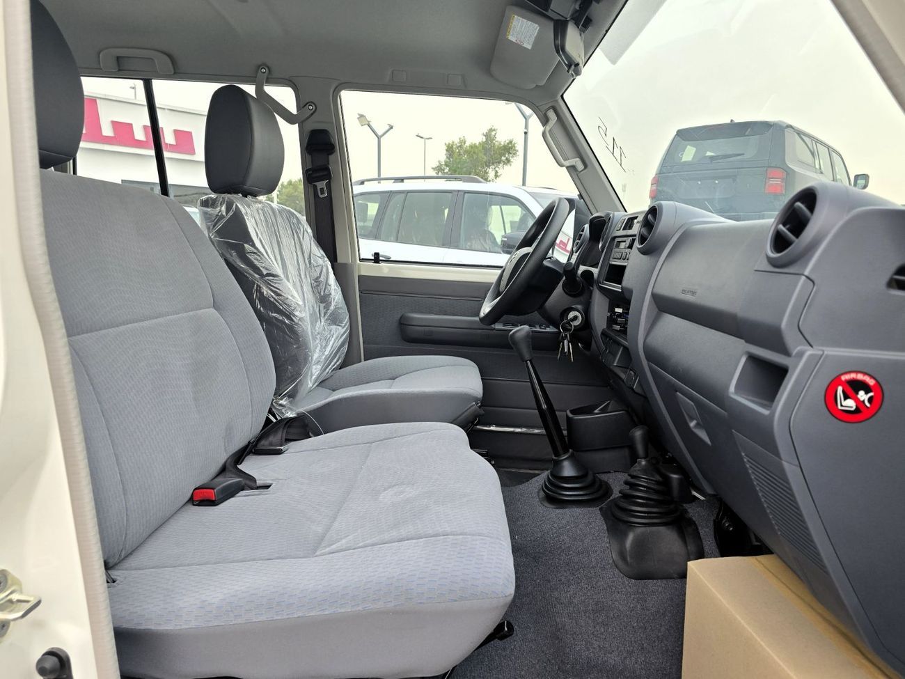 تويوتا لاند كروزر Toyota Land Cruiser 76 4.2l M/T Diesel 4WD Whit Def Lock , Fog light White Color 2025 Model