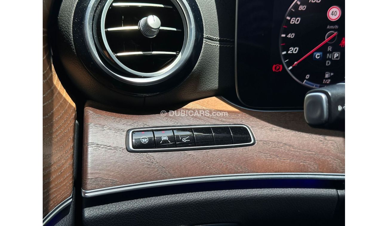 مرسيدس بنز E300 4matic