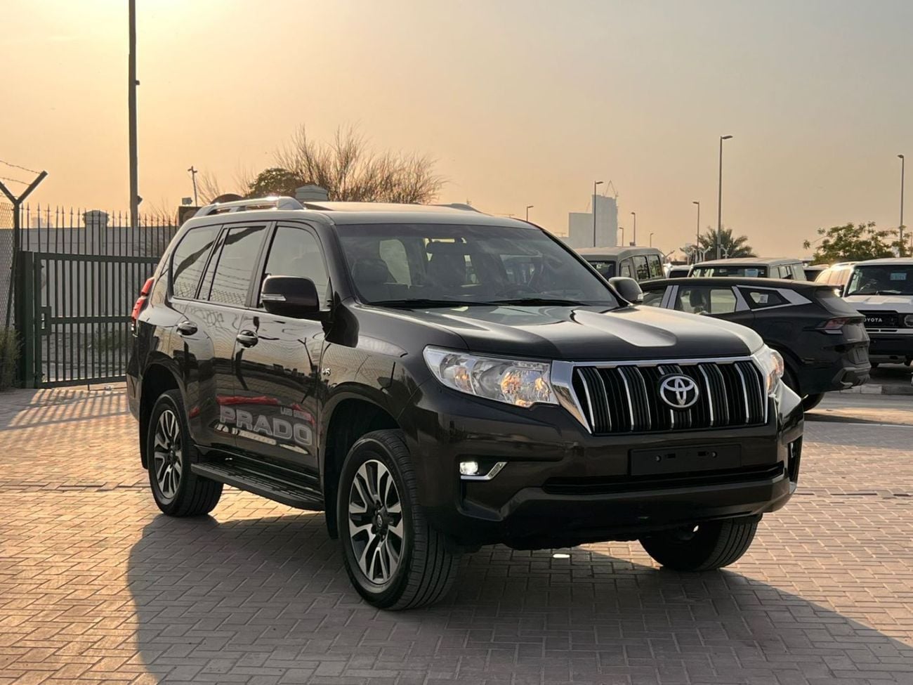 Toyota Prado  2022 Toyota Prado Full Option 4.0L V6 - AWD 4x4 - GCC- Electric Seat - Rear CAM & Sensors - Cool