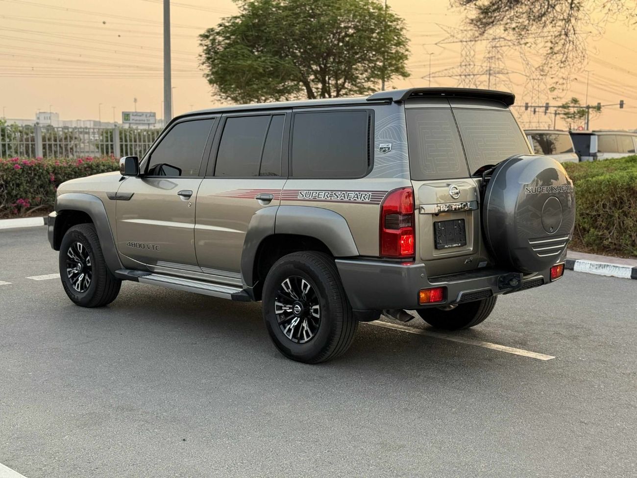 نيسان باترول سوبر سفاري GCC SPEC NEAT AND CLEAN LESS KILOMETER