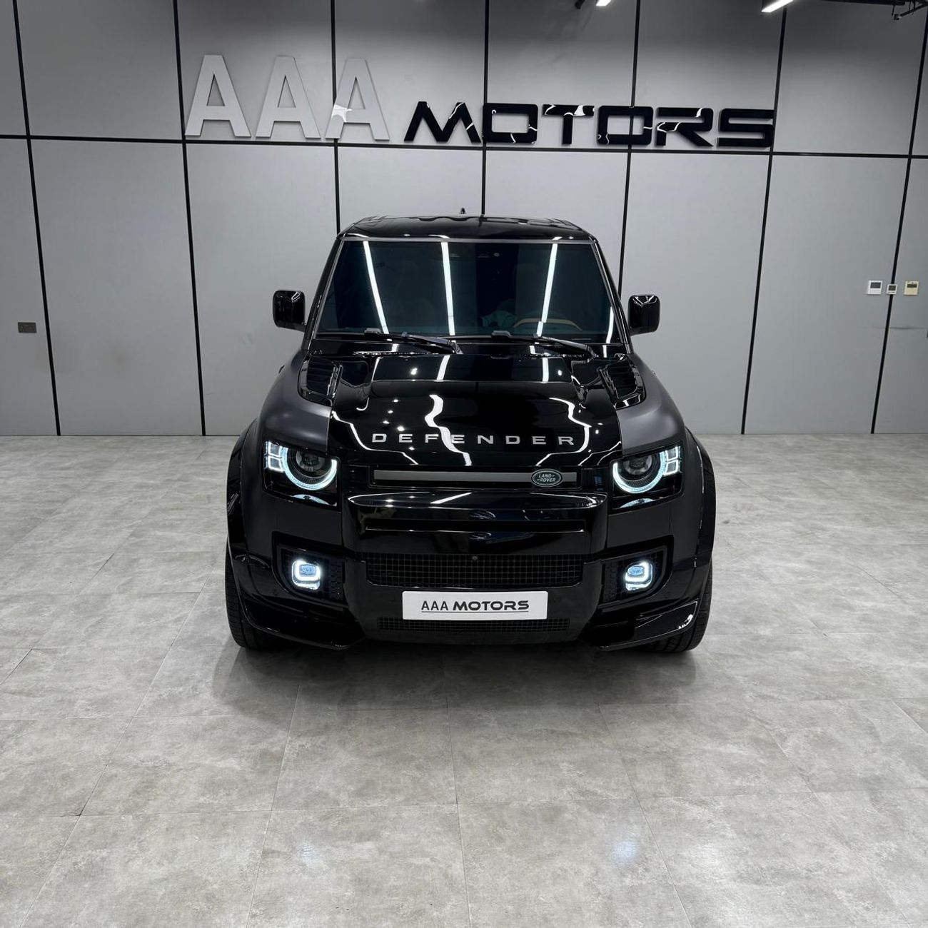 لاند روفر ديفندر 90 X P525 V8 | 5.0L Supercharged | European Specs | 3 Years Warranty & Service | Carpathian Grey