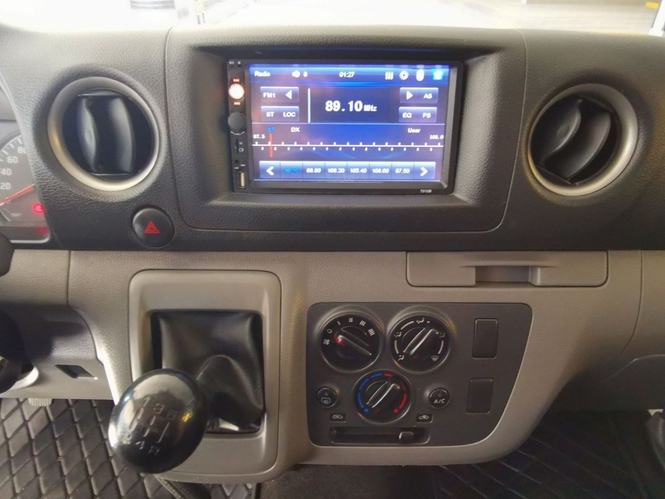 Nissan Urvan Panel Van Std 2.5L M/T (3 Seater) Petrol (4 Door) Manual Transmission