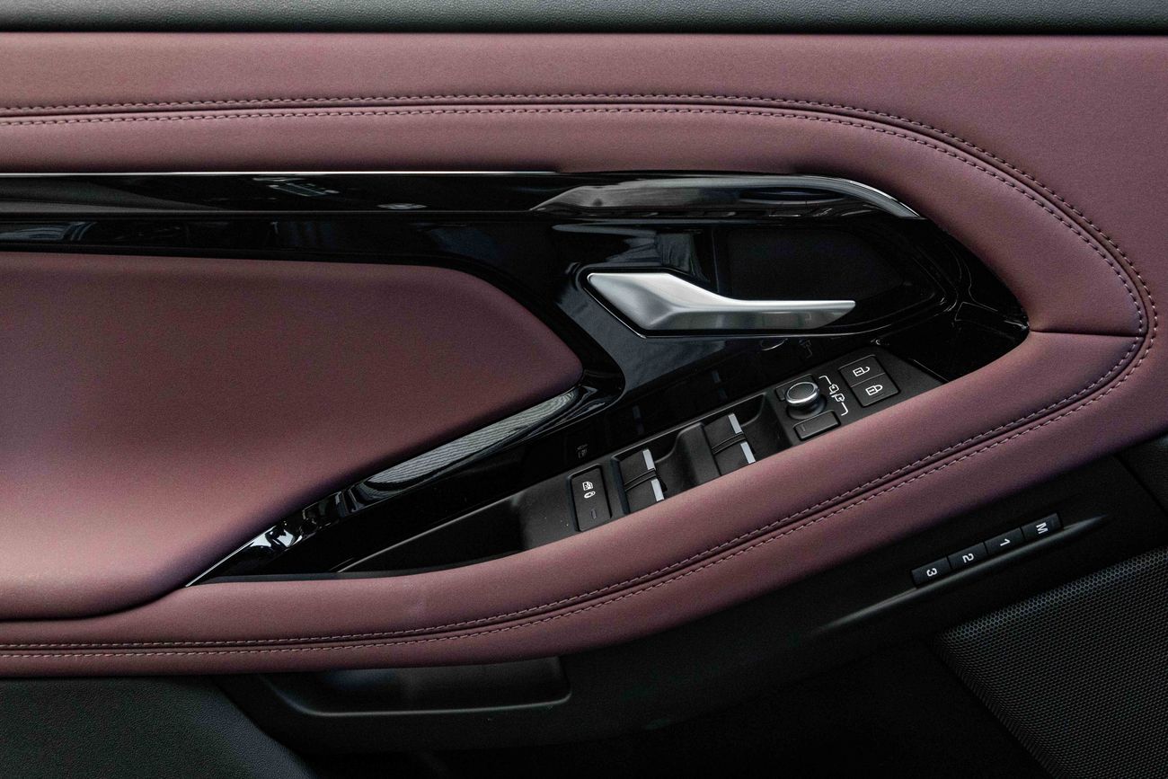 لاند روفر رانج روفر إيفوك Evoque SE P250 R-Dynamic | 3,721 P.M | 0% Downpayment | EVOQUE SE P250 R DYNAMIC!