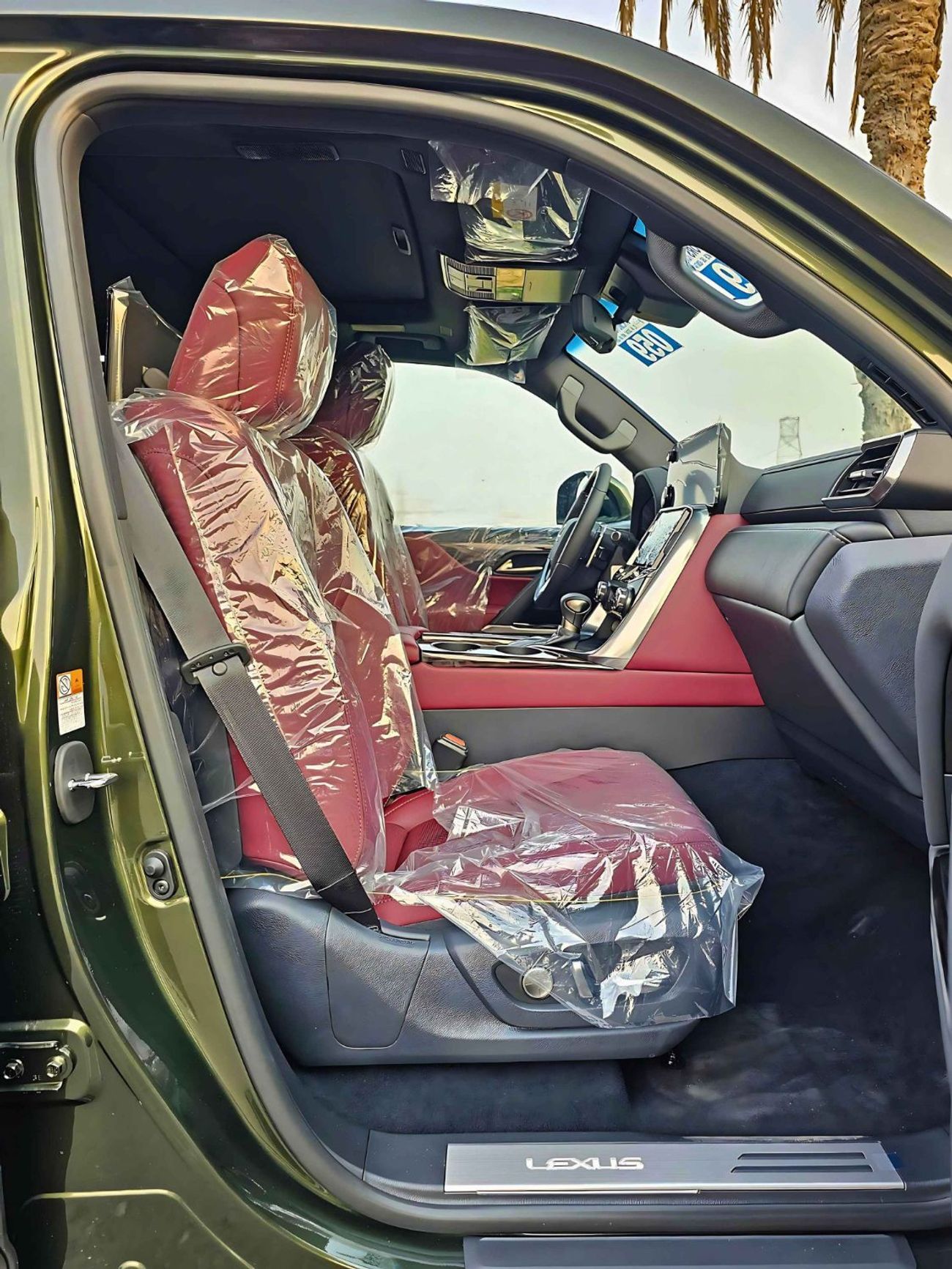 لكزس LX 600 URBAN / 3.5L V6 / HEADUP DISPLAY / PWR SEATS / DVD+KICK SENSORS / 360*CAMERA (CODE # LX6U)