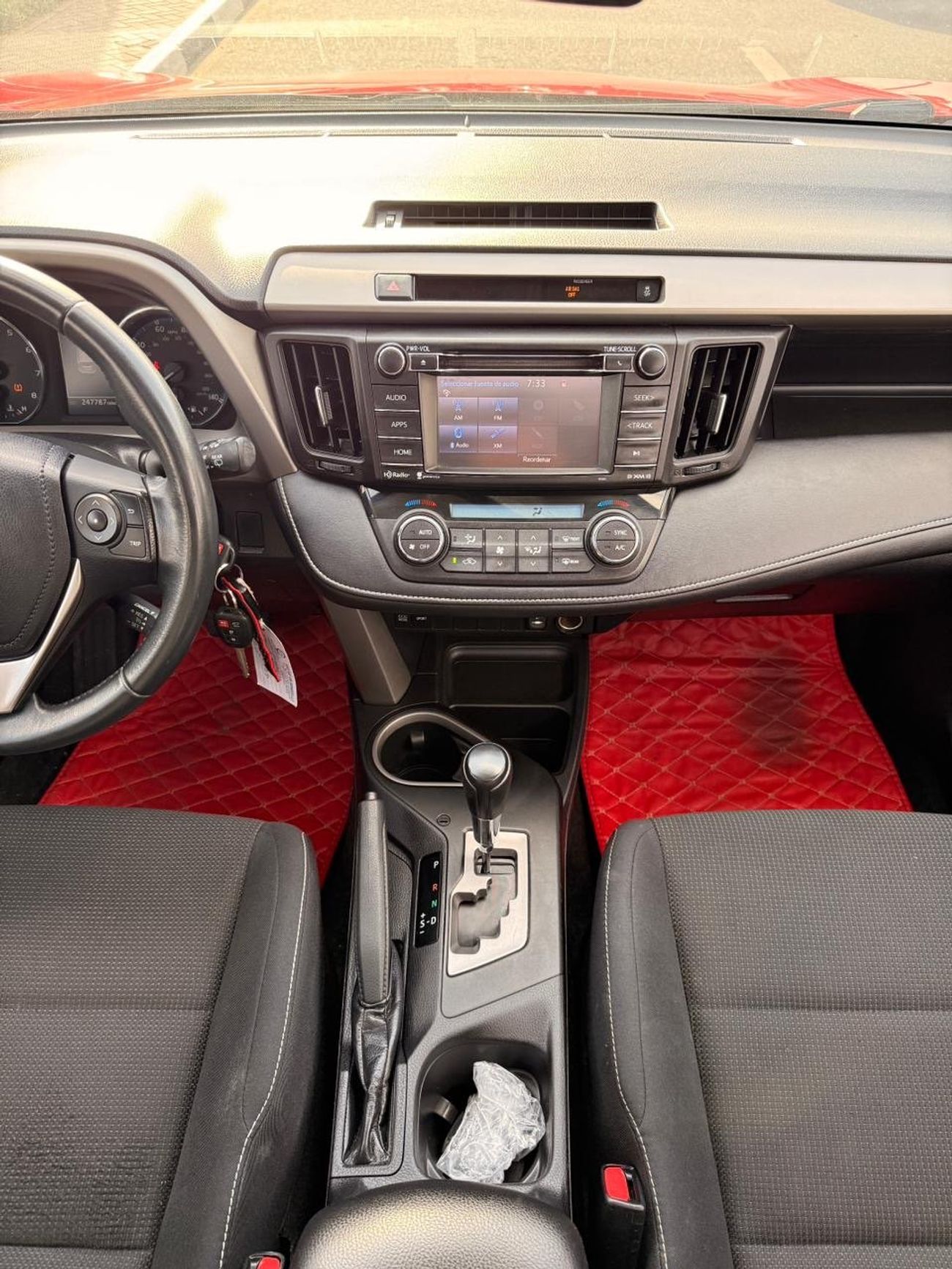 تويوتا راف ٤ XLE 2.5L AWD Full option sunroof, push start