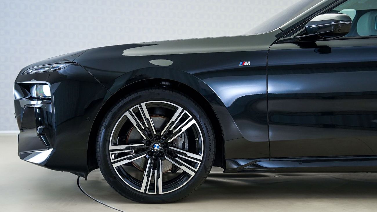 BMW 740i 740i M-Sport | AED 5,852 PM | Warranty & Service June 2028  | GCC