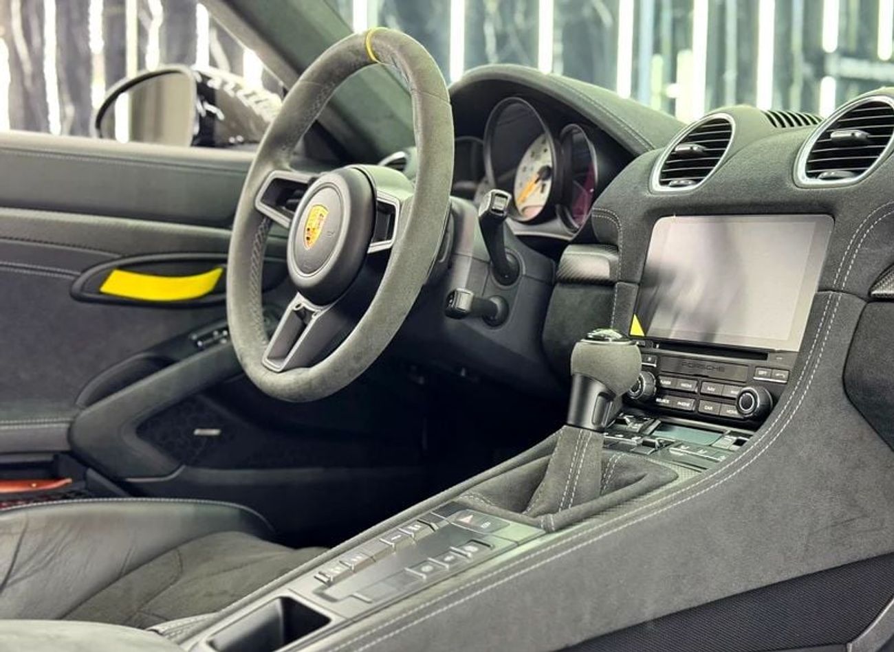 Porsche 718 Cayman GT4 RS 4.0L (493 HP) A/T