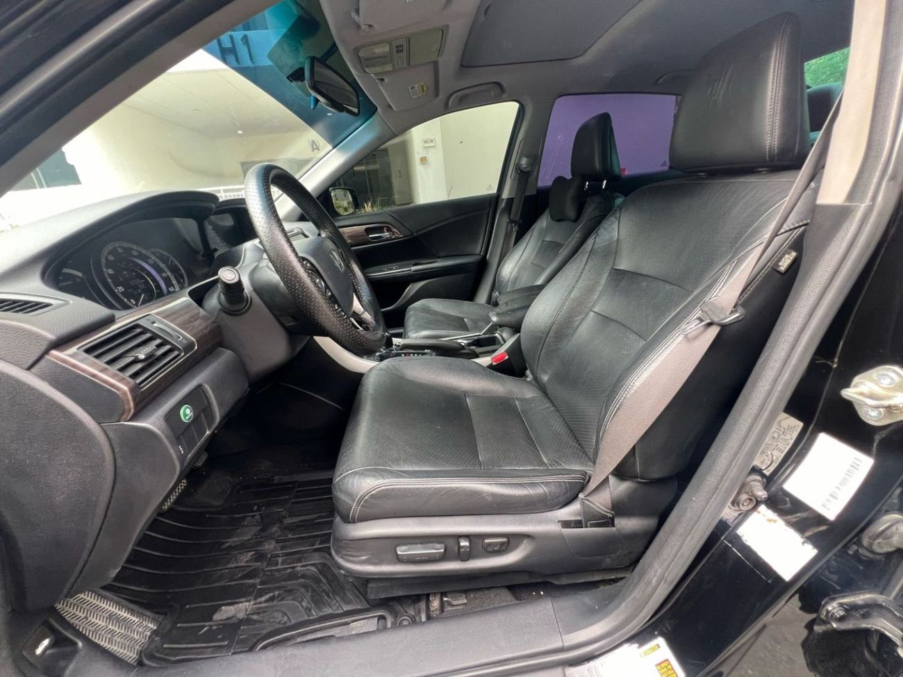 هوندا أكورد 2017 HONDA ACCORD 2.4L V4 - SUNROOF - ELECTRIC & LEATHER SEATS - PUSH START