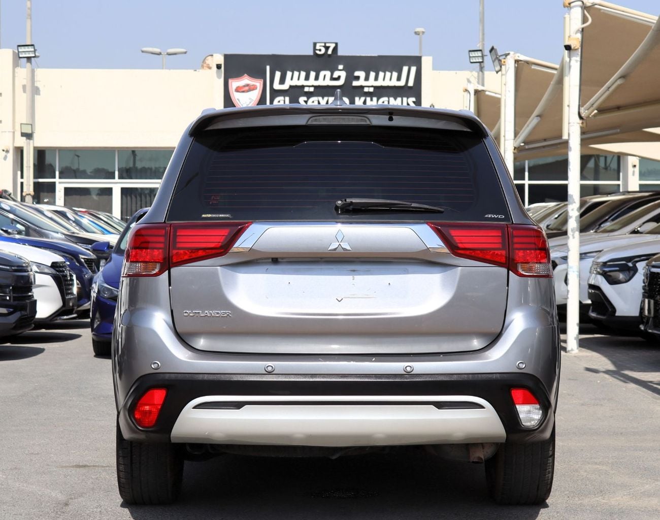 Mitsubishi Outlander GLX HIGHLINE LEATHER ACCIDENTS FREE - GCC - 7STR - 4 WD - PERFECT CONDITION INSIDE OUT