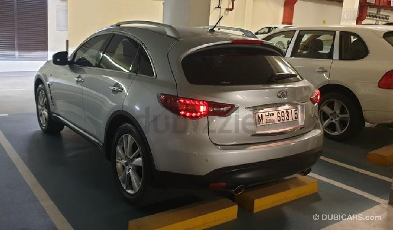 إنفينيتي QX70 INFINITI QX70 - UNDER WARRANTY