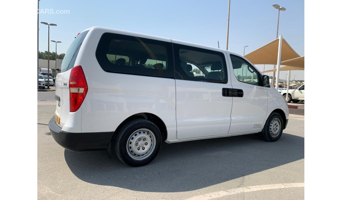 Hyundai H-1 Hoynday H1 2013 g cc 12 seat