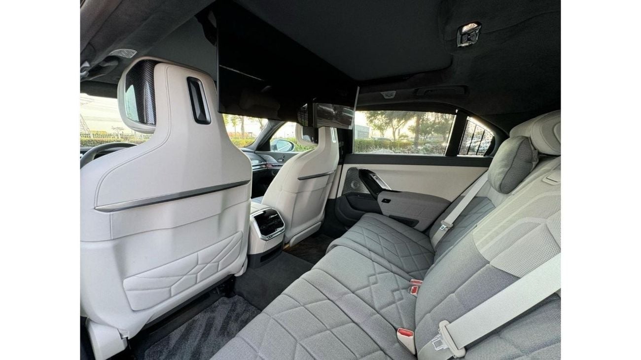 BMW i7 GCC SPEC UNDER WARRANTY AND SERVICE CONTRACT