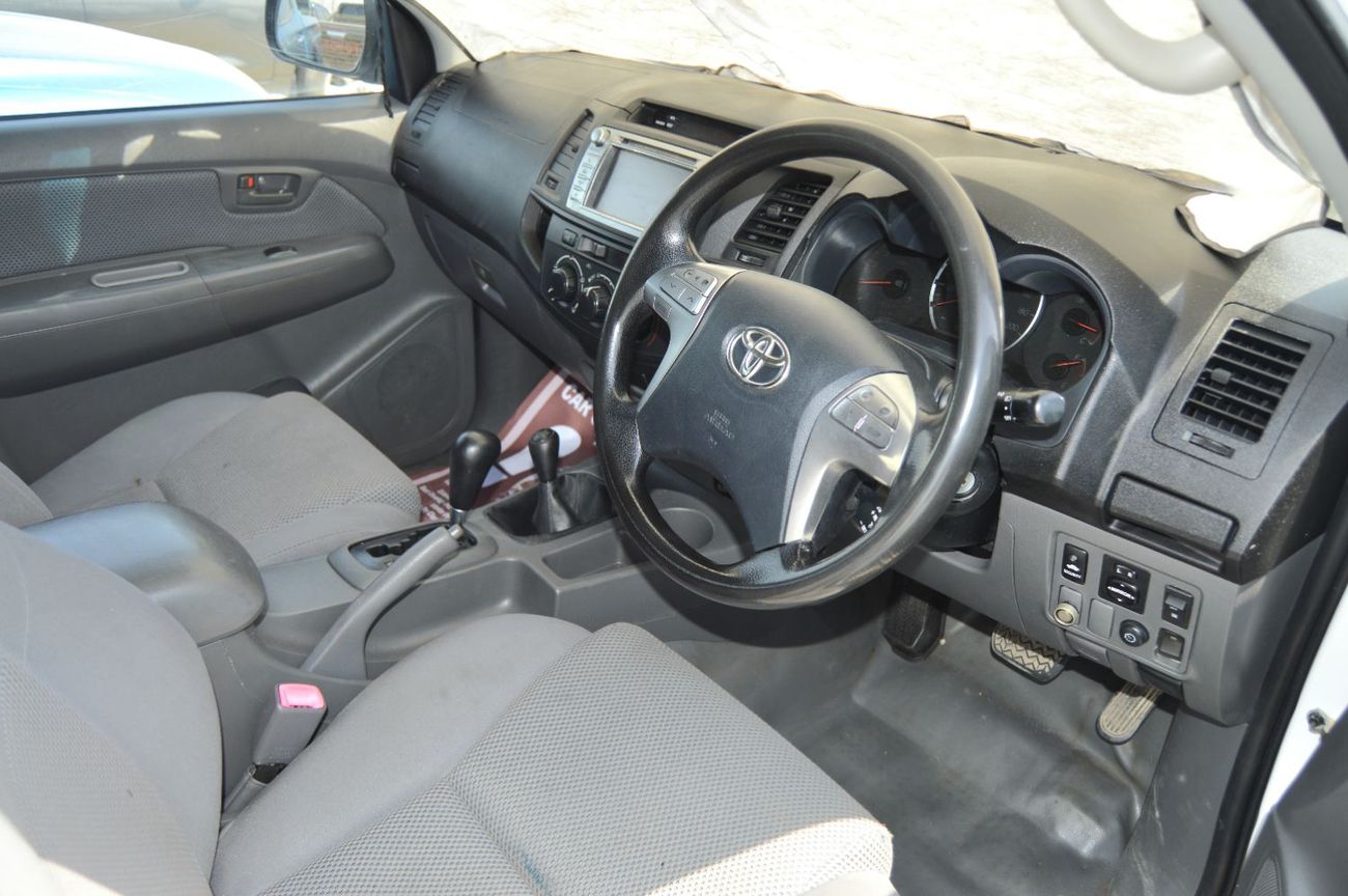 تويوتا هيلوكس Double cabin 3.0L, perfect inside and outside