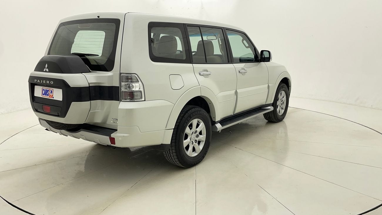 ميتسوبيشي باجيرو GLS LOWLINE 3.5 | بدون دفعة مقدمة | اختبار قيادة مجاني للمنزل