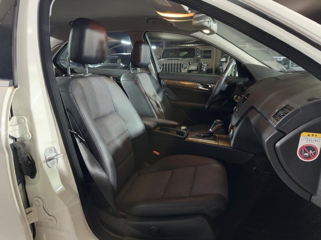 مرسيدس بنز C 300 MERCEDES C-CLASS C300 2010 3.0L | FULL SERVICE HISTORY | TWO KEYS | BLACK LEATHER INTERIOR
