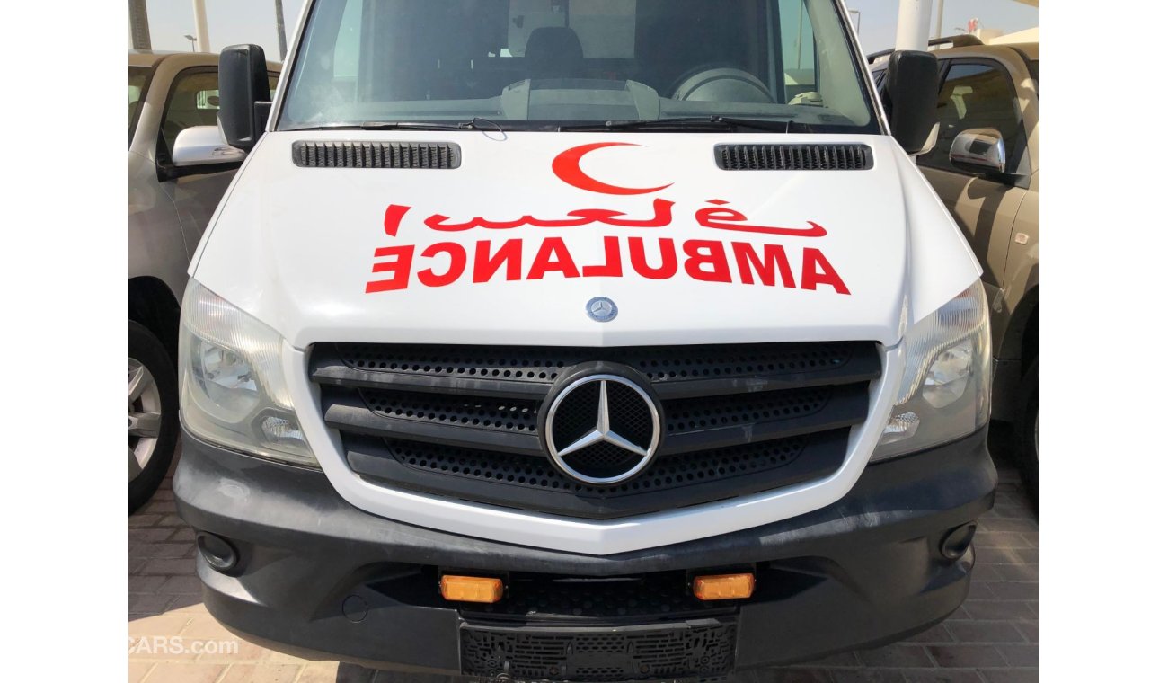 مرسيدس بنز سبرينتر Mercedes Benz Sprinter Ambulance,Model:2015. Low mileage