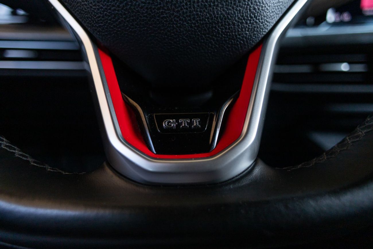 Volkswagen Golf GTI Fabric 2.0L