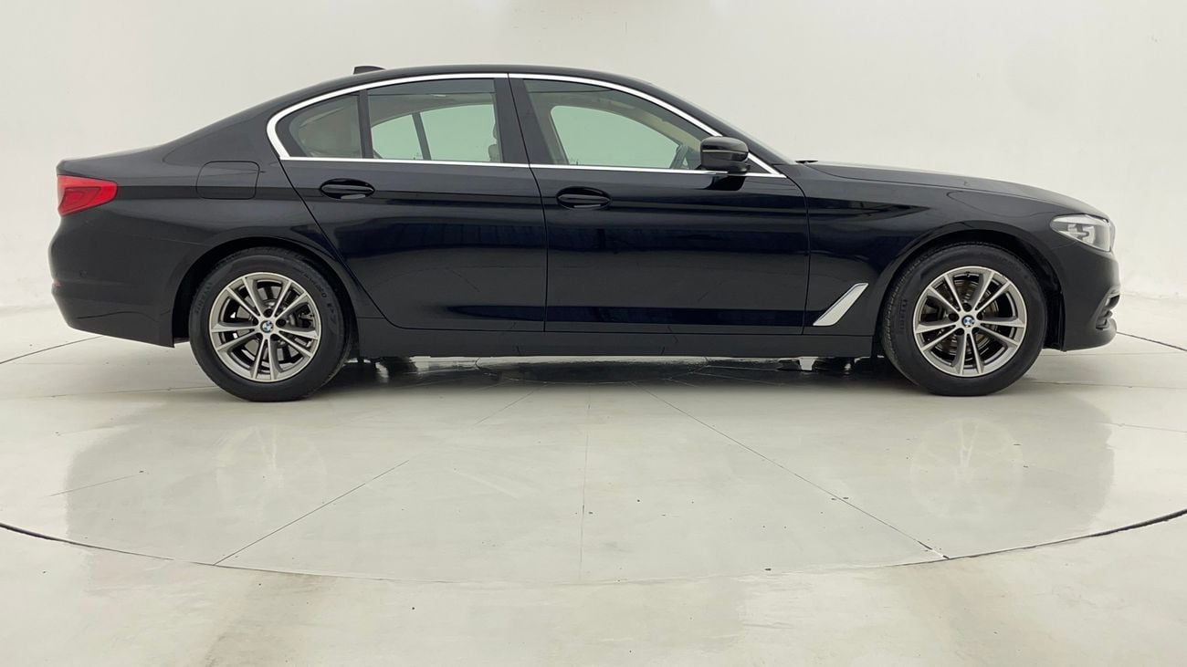 بي أم دبليو 520i EXCLUSIVE 2 | بدون دفعة مقدمة | اختبار القيادة في المنزل