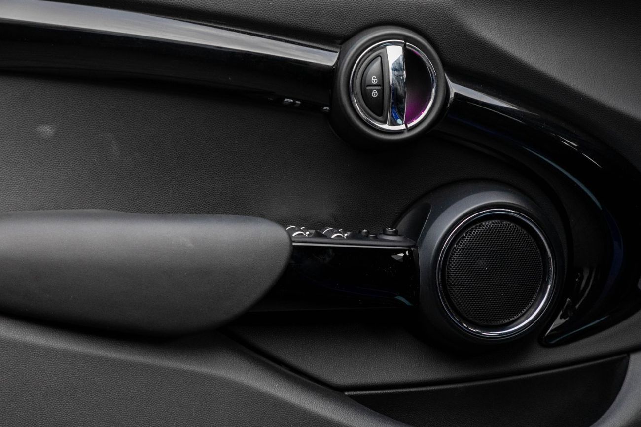 Mini Cooper 1,371 P.M  | 0% Downpayment | Mini Cooper 4 Door | Low Kms!