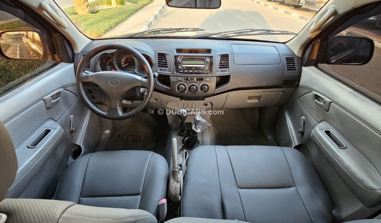 Toyota Hilux 2.5L DIESEL | MANUAL TRANSMISSION  LEFT-HAND-DRIVE | ALLOY WHEELS | LEATHER SEATS