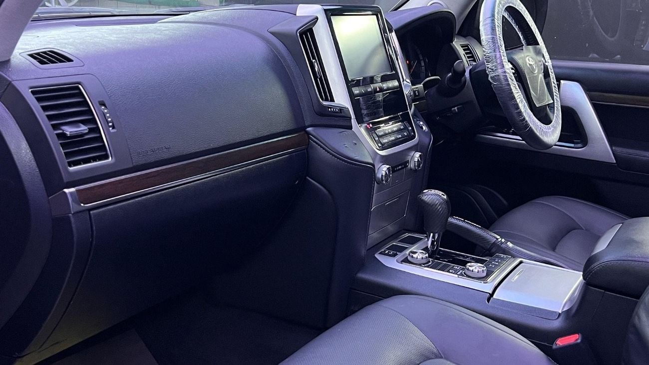 Toyota Land Cruiser Toyota Land Cruiser 2018 VXR full options RHD