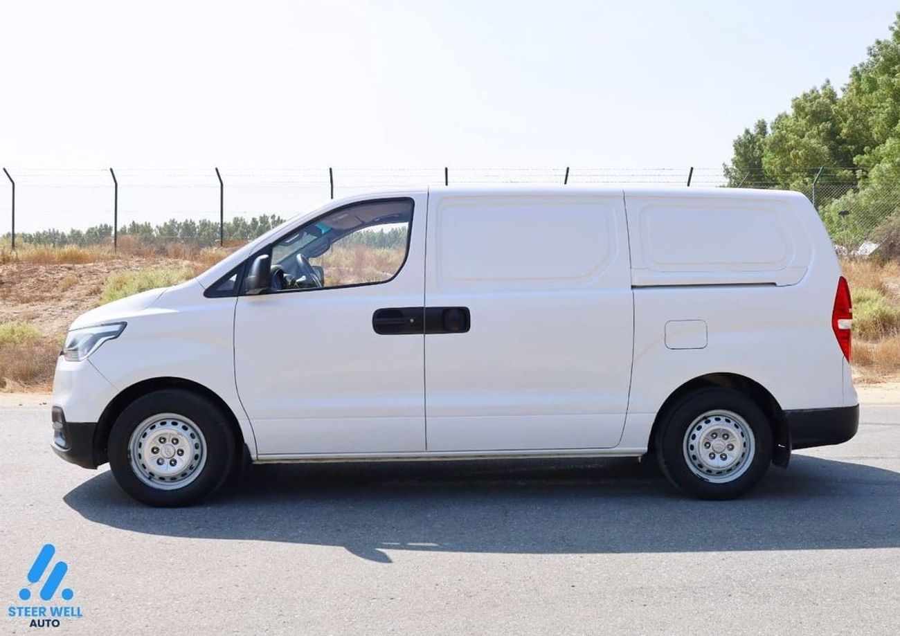 Hyundai H-1 Std 2019 Cargo Van 2.5L RWD / Diesel M/T / Like New Condition / Bulk Deals / Lowest Price / Book Now