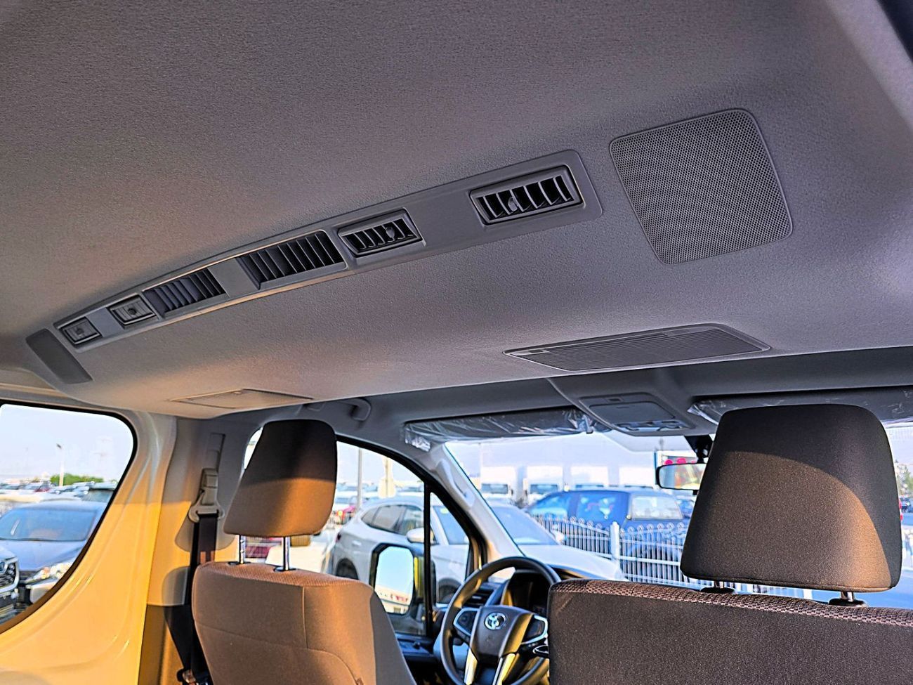 Toyota Hiace Toyota Hiace Std Roof Newshap 2.8l Diesel M/T 15 Seats White Color 2025 Model