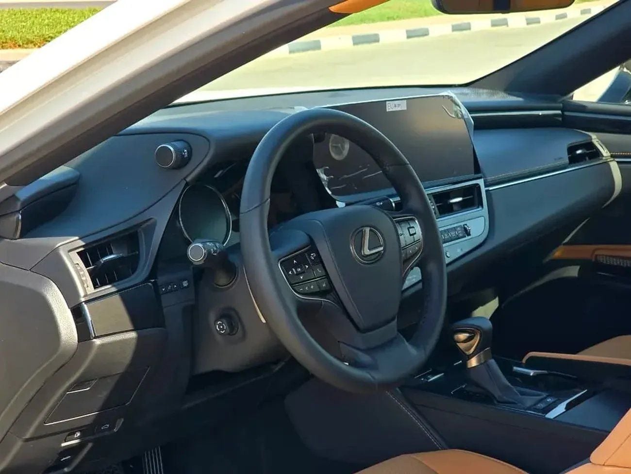 Lexus ES300h Hybrid Lexus ES 300h 2.5L Hybrid 2025 GCC specs (ONLY FOR EXPORT)