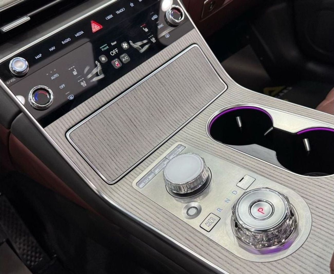 Hyundai Genesis 2025 Genesis GV80 Royal, Full Options, Agency Warranty  Service Pack Till 07/29, GCC