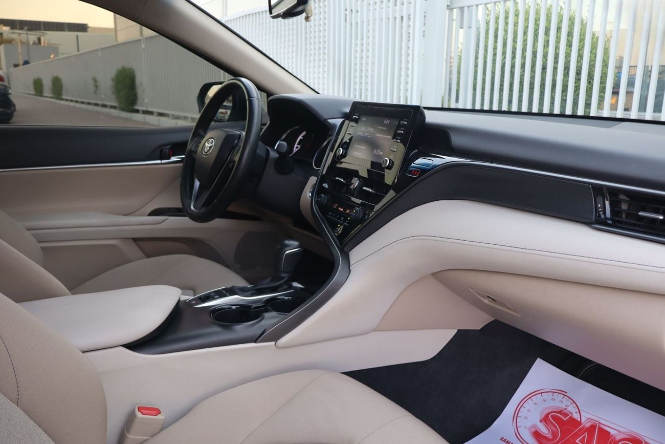 Toyota Camry GLE HEV