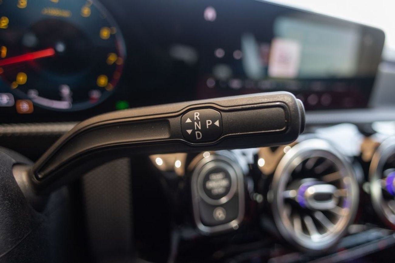 مرسيدس بنز CLA 250 Premium + 2.0L